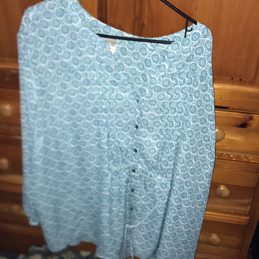 Long sleeve pattern Aqua blouse never worn